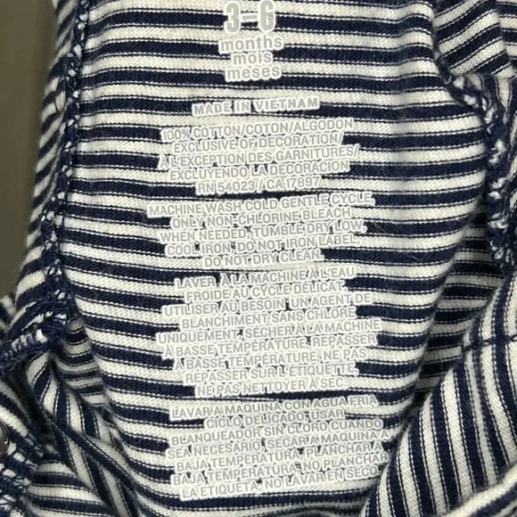 OLD NAVY 2 piece outfit- long sleeve striped onesie & jeans size 3-6 months - Picture 2 of 7